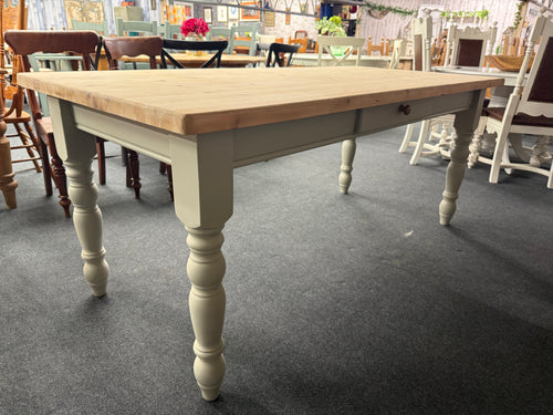 Crafted from sturdy pine, the 'Hardwick White' Dining Table boasts a stunning finish thanks to Farrow & Ball's signature paint. The top has been sanded and left natural, and includes a convenient front drawer for storage. The legs are detachable for hassle-free moving.

Overall Dimensions

182cm long x 85cm wide x 77cm high

DELIVERY AVAILABLE      

For our other items see our website https://fossewayfurniture.co.uk

collection from our shop at cv36, our collection zone at bs36 or otherwise delivery is ava