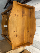 Load image into Gallery viewer, Pine Washstand
