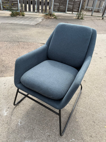 This navy blue armchair combines durability with functionality and is in great overall shape. It features a few small signs of wear, but nothing major. The removable legs add convenience for easy relocation.

Delivery Available

Overall Dimensions

approx : 63cm wide x 74cm deep x 82cm high 
