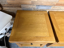 Load image into Gallery viewer, 2 x Heavy Oak Side Tables

