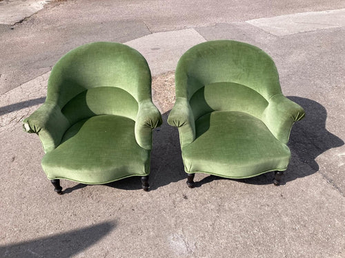 This charming set of 2 green velvet armchairs brings both comfort and style to your living space. Each chair is structurally sound and ready to enhance your home with its soft, inviting fabric. While one armchair features a small rip on the arm, this minor flaw doesn’t compromise its usability or comfort. Perfect for cozy evenings or lively conversations, these armchairs combine practicality with a splash of elegant color, making them a delightful addition to any room. 

Delivery Available

Overall Dim