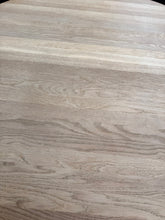 Load image into Gallery viewer, Oak Round Table
