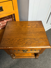 Load image into Gallery viewer, Oak Side Table
