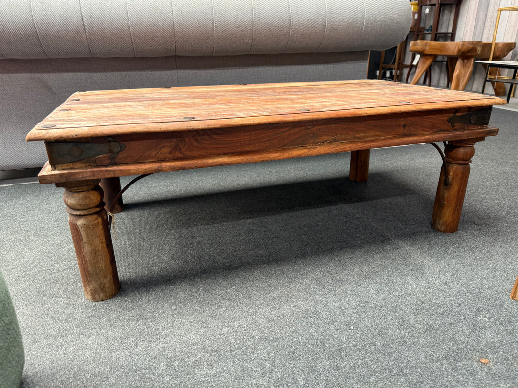 This hardwood coffee table combines durability with timeless style, making it a charming addition to any living space. Built to last, it remains sturdy and well-maintained despite gentle use. While it shows some minor marks, these do not detract from its overall appeal and character. Perfect for enjoying your morning coffee or gathering with friends, this table offers both function and warmth to your home.

Delivery Available

Overall Dimensions

110cm wide x 60cm deep x 39.5cm high
