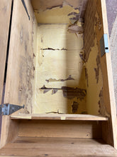 Load image into Gallery viewer, Stripped Blanket Box
