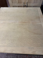 Load image into Gallery viewer, Oak Extendable Table
