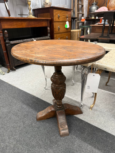 This charming early 20th century oak side table combines timeless elegance with sturdy craftsmanship. Perfect for holding your favourite lamp, books, or tea, this side table brings both style and function to your living space. 

Delivery Available

Overall Dimensions

49cm diameter x 52cm high

Split the cost over 3 months with KLARNA when you spend £50 or more          


All our items are second hand so may have a few marks,knocks ,chips etc that aren't clearly seen in the ph