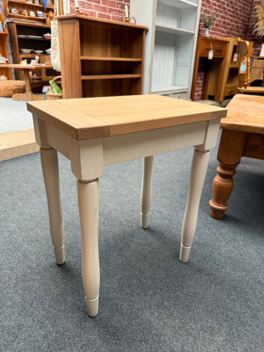This charming small two-tone side table is sturdy and generally well maintained. It shows a few minor marks, but nothing significant. It’s an ideal addition to place next to your sofa.

Delivery Available

Overall Dimensions

44.5cm wide x 31cm deep x 55cm high 
