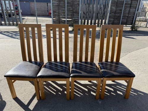 This set of four contemporary oak dining chairs are solidly built and in good overall condition. They have been used and show only minor marks that don’t affect their great appearance.

Overall Dimensions

approx : 49cm wide x 48cm deep x 110cm high

DELIVERY AVAILABLE      

For our other items see our website https://fossewayfurniture.co.uk

collection from our shop at cv36, our collection zone at bs36 or otherwise delivery is available
