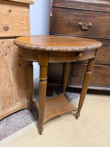 This beautiful oak side table is sturdy and well-maintained. While it shows some signs of use, the marks are minor. It features a handy drawer and a lower shelf, providing practical storage space.

Overall Dimensions

61cm wide x 43cm deep x 71cm high

DELIVERY AVAILABLE      

For our other items see our website https://fossewayfurniture.co.uk

collection from our shop at cv36, our collection zone at bs36 or otherwise delivery is available
