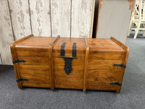 This beautiful hardwood blanket box is sturdy and well-maintained. It offers plenty of space inside to store your items and features a handle on each side for convenient transport.

Delivery Available

Overall Dimensions

70cm wide x 34.5cm deep x 34cm high

