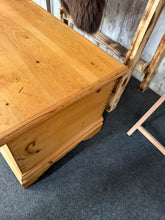 Load image into Gallery viewer, Pine Blanket Box
