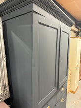 Load image into Gallery viewer, 'Railings' Linen Press
