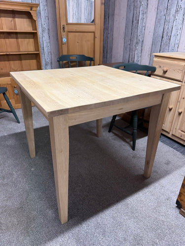 This charming solid oak dining table has been fully sanded down to its pure, natural finish and would look lovely with a layer of wax. It easily accommodates four people and, as a handy feature, its legs are detachable for simple transportation.

Overall Dimensions

84cm wide x 86cm deep x 77cm high

DELIVERY AVAILABLE      

For our other items see our website https://fossewayfurniture.co.uk

collection from our shop at cv36, our collection zone at bs36 or otherwise delivery is available

