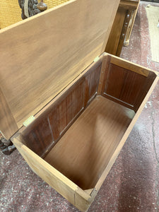 Retro Blanket Box