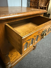 Load image into Gallery viewer, Oak Side Table
