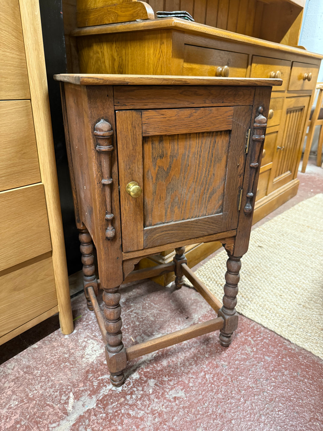 This beautiful oak pot cupboard is sturdy and well-maintained. While it shows some signs of use, the marks are minor and do not detract from its charm. It features a handy cupboard for convenient storage.

Overall Dimensions

42cm wide x 37cm deep x 75cm high

DELIVERY AVAILABLE      

HAVE THIS PAINTED A COLOUR OF YOUR CHOICE FOR AN EXTRA £50 OR HAVE IT COMPLETELY STRIPPED BACK FOR JUST £60    

For our other items see our website https://fossewayfurniture.co.uk

collection from our shop at cv36, our colle