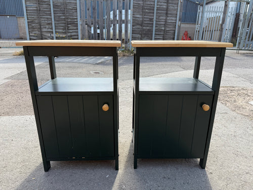 This charming pair of dark green bedside tables are sturdy and in decent condition overall. They show some signs of use, but a fresh coat of paint will easily refresh them. Each bedside features one shelf above a cupboard, providing handy storage space.

Overall Dimensions

46cm wide x 33cm deep x 70cm high

DELIVERY AVAILABLE      

For our other items see our website https://fossewayfurniture.co.uk

collection from our shop at cv36, our collection zone at bs36 or otherwise delivery is available
