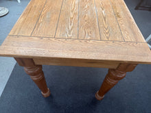 Load image into Gallery viewer, Extendable Dining Table
