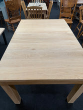 Load image into Gallery viewer, Oak Extendable Table
