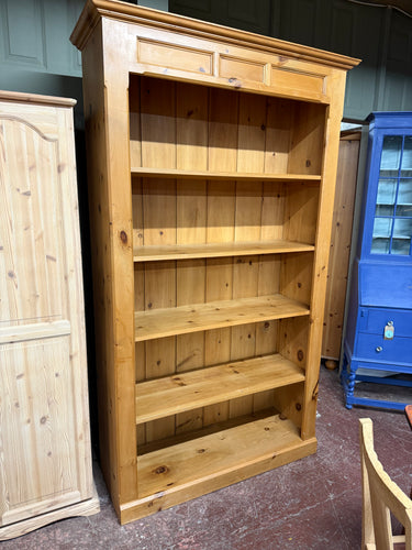 This charming solid pine bookcase combines sturdiness with classic style, making it a delightful addition to any room. Crafted from durable pine wood, it is structurally sound and built to last. It features four spacious shelves, perfect for neatly organising your books, decor, or cherished keepsakes. While it does have some minor marks, these add character without detracting from its overall good condition.

Overall Dimensions

116cm wide x 44cm deep x 209cm high

DELIVERY AVAILABLE      

For our other it