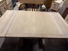 Load image into Gallery viewer, Oak Extendable Table
