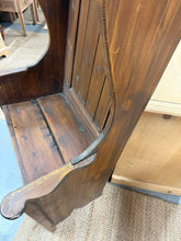 Load image into Gallery viewer, Lambing Chair

