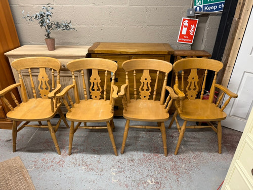 This charming set of 4 solid pine carver chairs offers both durability and timeless style. Each chair is structurally sound, ensuring safe and comfortable seating for your dining area. While they are pre-loved and show some gentle signs of use, the marks are minor and add character without detracting from their overall good condition.

Overall Dimensions

approx : 58cm wide x 44cm deep x 92cm high

DELIVERY AVAILABLE      

For our other items see our website https://fossewayfurniture.co.uk

collection from
