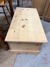 Load image into Gallery viewer, Stripped Blanket Box
