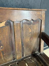 Load image into Gallery viewer, Oak Settle
