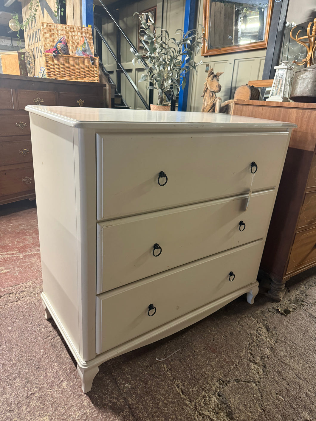 This Laura Ashley chest of drawers is both sturdy and in good condition overall. While there may be some minor marks present, they do not significantly detract from its appearance. The chest is designed with three spacious drawers for ample storage.

Overall Dimensions

105cm wide x 50cm deep x 101cm high

DELIVERY AVAILABLE      

For our other items see our website https://fossewayfurniture.co.uk

collection from our shop at cv36, our collection zone at bs36 or otherwise delivery is available
