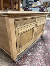 Load image into Gallery viewer, Stripped Oak Blanket Box
