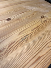 Load image into Gallery viewer, Pine Round Table
