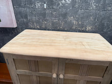 Load image into Gallery viewer, Oak Drinks Cabinet
