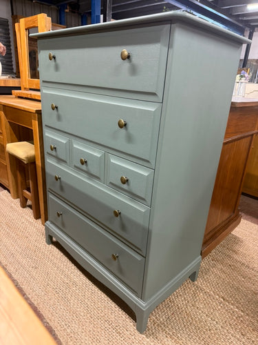 This Stag chest of drawers has been stripped and painted in 'Serenity' by Rustoleum. Designed with four long dovetail-jointed drawers and three shorter ones, it offers a versatile and practical storage solution for any room. The sturdy construction ensures durability, while the soft colour brings a joyful and peaceful touch to your space.

Overall Dimensions

82cm wide x 46cm deep x 111.5cm high

DELIVERY AVAILABLE      

For our other items see our website https://fossewayfurniture.co.uk

collection from o