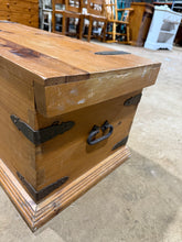 Load image into Gallery viewer, Blanket Box
