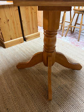 Load image into Gallery viewer, Round Dining Table
