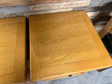 Load image into Gallery viewer, 2 x Heavy Oak Side Tables
