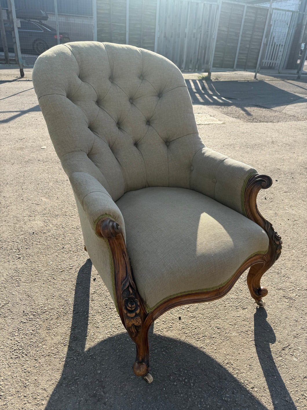 This exceptional Victorian armchair boasts a robust frame and good condition. Though lightly used, it may exhibit slight flaws, but remains in superb condition. The front castors offer added convenience for easy manoeuvring.

approx : 68cm wide x 72cm deep x 92cm high

DELIVERY AVAILABLE      

For our other items see our website https://fossewayfurniture.co.uk

collection from our shop at cv36, our collection zone at bs36 or otherwise delivery is available
