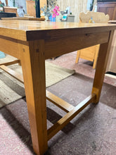 Load image into Gallery viewer, Oak Extendable Table
