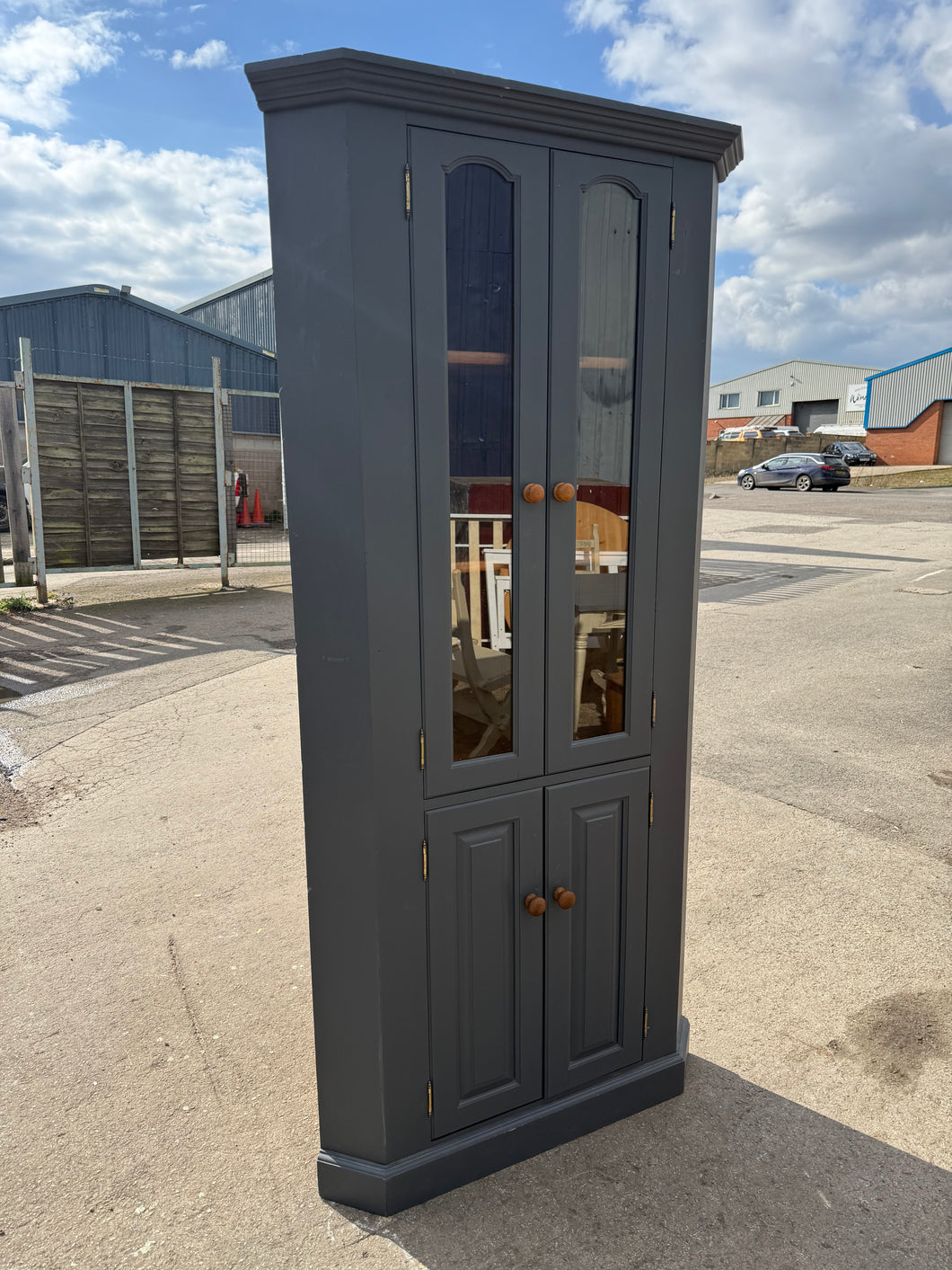 Pine Corner Unit