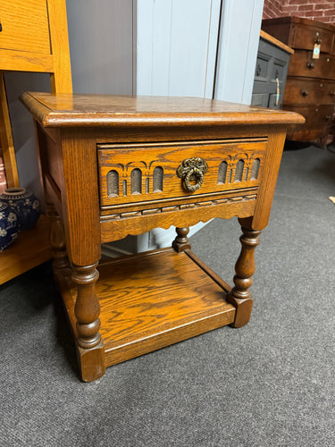 This charming oak side table boasts sturdy construction and remains in great shape overall. While it shows a few minor marks, they don’t detract from its appeal. Featuring a dovetail jointed drawer and a convenient lower shelf, it offers practical storage with a touch of classic style.

Overall Dimensions

46cm wide x 38cm deep x 51cm high

DELIVERY AVAILABLE      

For our other items see our website https://fossewayfurniture.co.uk

collection from our shop at cv36, our collection zone at bs36 or otherwise