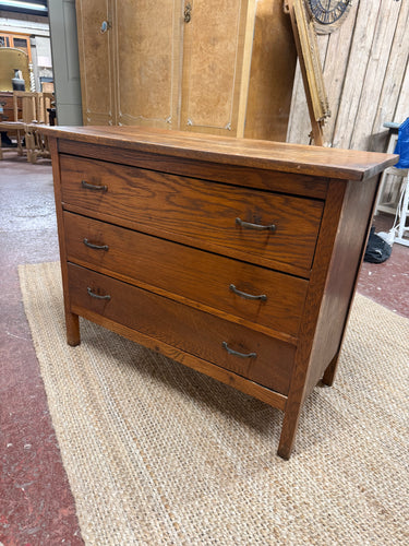This beautiful oak chest of drawers is sturdy and well-maintained. While it shows some minor marks on the top from use, they are not significant. It features three spacious drawers with dovetail joints, perfect for ample storage.

Overall Dimensions

91cm wide x 43cm deep x 74.5cm high

DELIVERY AVAILABLE      

HAVE THIS PAINTED A COLOUR OF YOUR CHOICE FOR AN EXTRA £70 OR HAVE IT COMPLETELY STRIPPED BACK FOR JUST £80    

For our other items see our website https://fossewayfurniture.co.uk

collection from 