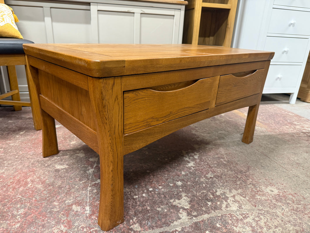 The Orrick Rustic Solid Oak 4 Drawer Storage Coffee Table is destined to be a talking point with its artisanal rustic styling and golden tones. Crafted from premium grade solid oak throughout it comes with the added bonus of storage options within four generously-sized drawers. Made using traditional dovetail joints with solid oak backs, bases and runners, these are perfect for tidying away all manner of items. This item RRP's at £379. It does have a few minor marks but nothing too noticeable

Overall Dimen