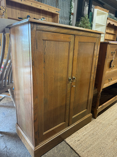 This beautiful hardwood cupboard is sturdy and well-maintained. While it has a few minor marks, they don’t detract from its charm. Inside, there are two shelves providing ample storage space. It also includes its original key for secure use.

Overall Dimensions

84cm wide x 42cm deep x 108cm high

DELIVERY AVAILABLE      

For our other items see our website https://fossewayfurniture.co.uk

collection from our shop at cv36, our collection zone at bs36 or otherwise delivery is available
