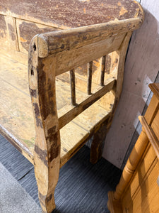 Distressed Settle