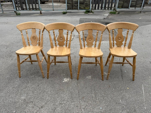 These 4 blonde dining chairs are made of solid pine, ensuring a structurally sound and durable seating solution. While they are used and may have minor marks, they are overall in great condition, serving as the perfect addition to any dining room.

Overall Dimensions

approx : 38cm wide x 39cm deep x 84cm high

DELIVERY AVAILABLE      

For our other items see our website https://fossewayfurniture.co.uk

collection from our shop at cv36, our collection zone at bs36 or otherwise delivery is available