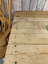 Load image into Gallery viewer, Scrub Top Table
