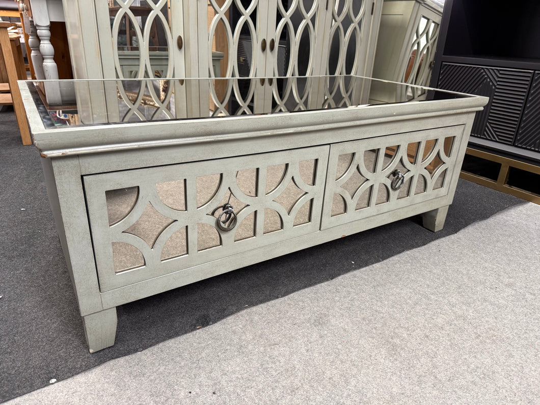 Bring vintage elegance into your home with this charming Art Deco coffee table. Boasting a pristine glass top and four practical drawers, it's perfect for storing magazines, remotes, and more. While some drawers show minor wear with small cracks, it remains fully functional and doesn't detract from this piece's timeless appeal

Overall Dimensions

120cm wide x 60cm deep x 47cm high

DELIVERY AVAILABLE      

For our other items see our website https://fossewayfurniture.co.uk

collection from our shop at CV3