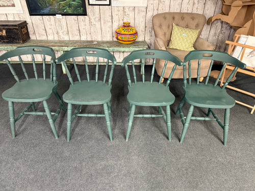 These beautiful 'Oxford Green' dining chairs are sturdy and well-maintained, showing only minor marks that don’t detract from their charm. They bring a cheerful splash of subtle colour to brighten up your dining space.

Overall Dimensions

approx : 52cm wide x 42cm deep x 76cm high

DELIVERY AVAILABLE      

For our other items see our website https://fossewayfurniture.co.uk

collection from our shop at cv36, our collection zone at bs36 or otherwise delivery is available
